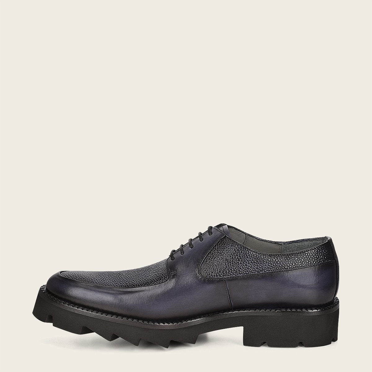 Zapatos de vestir en piel genuina.