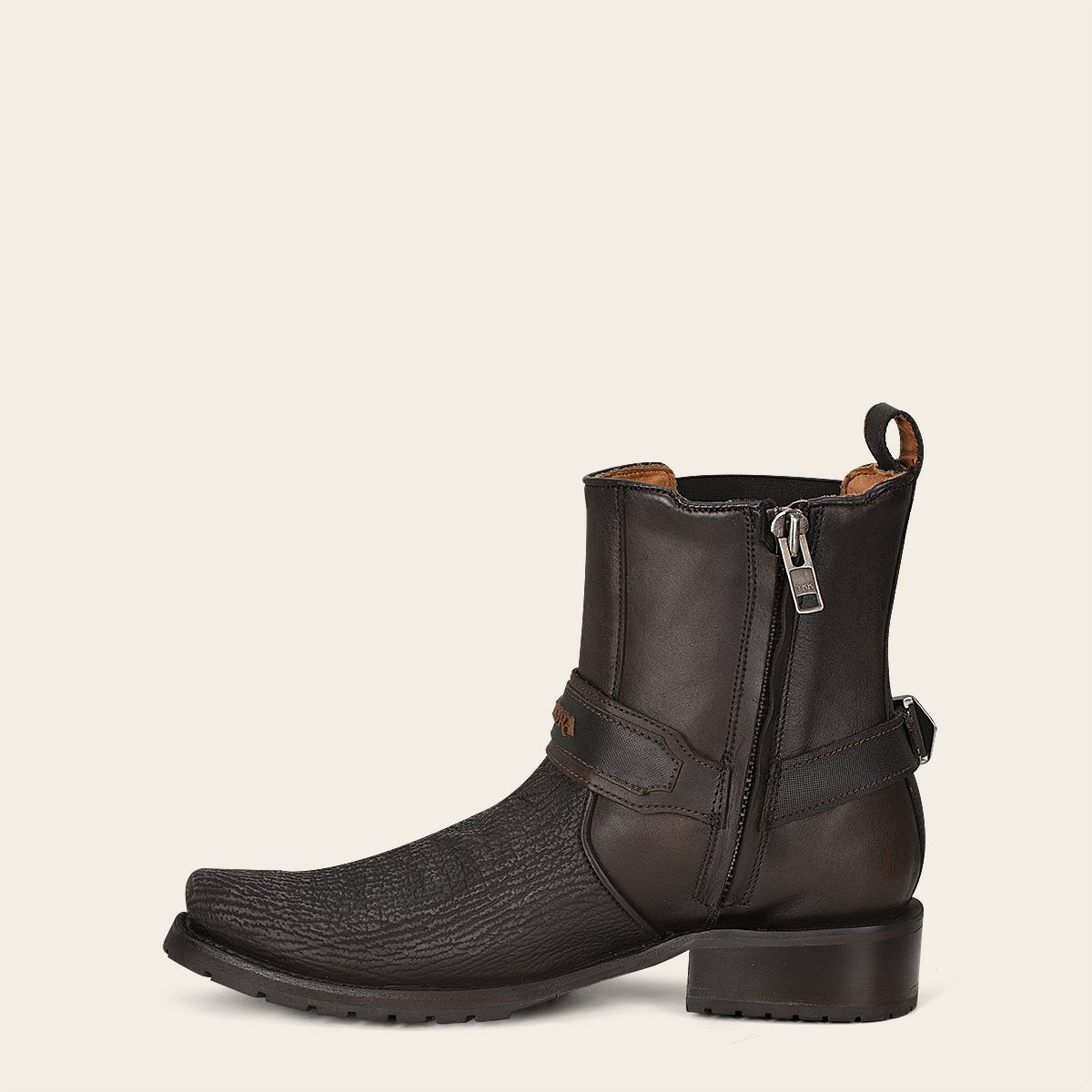 Botín en piel genuina de tiburón.