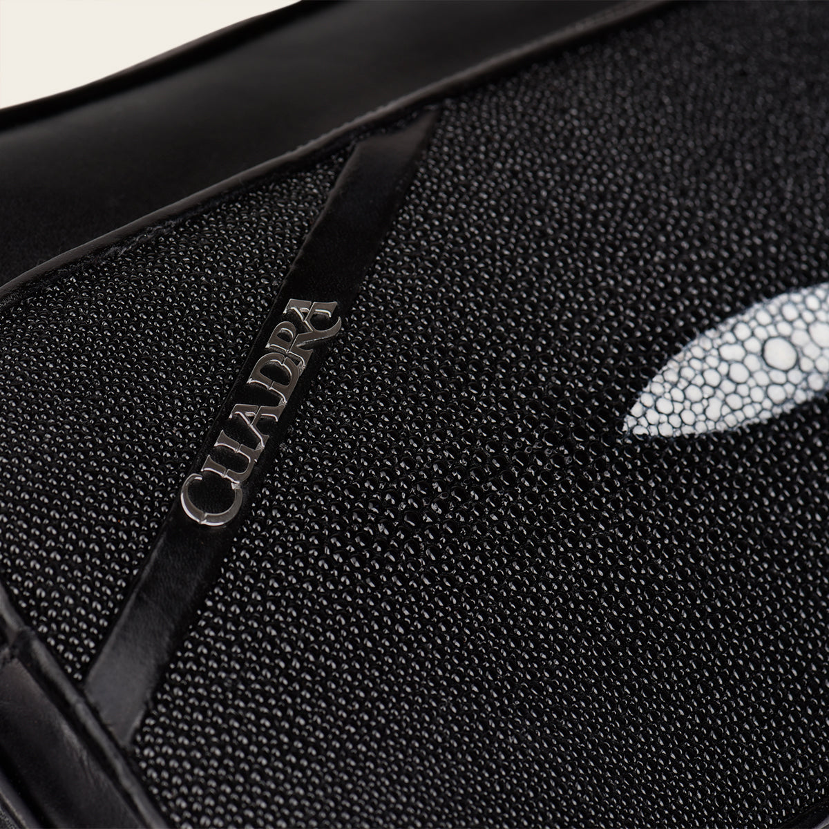 Bandolera en piel genuina de mantarraya