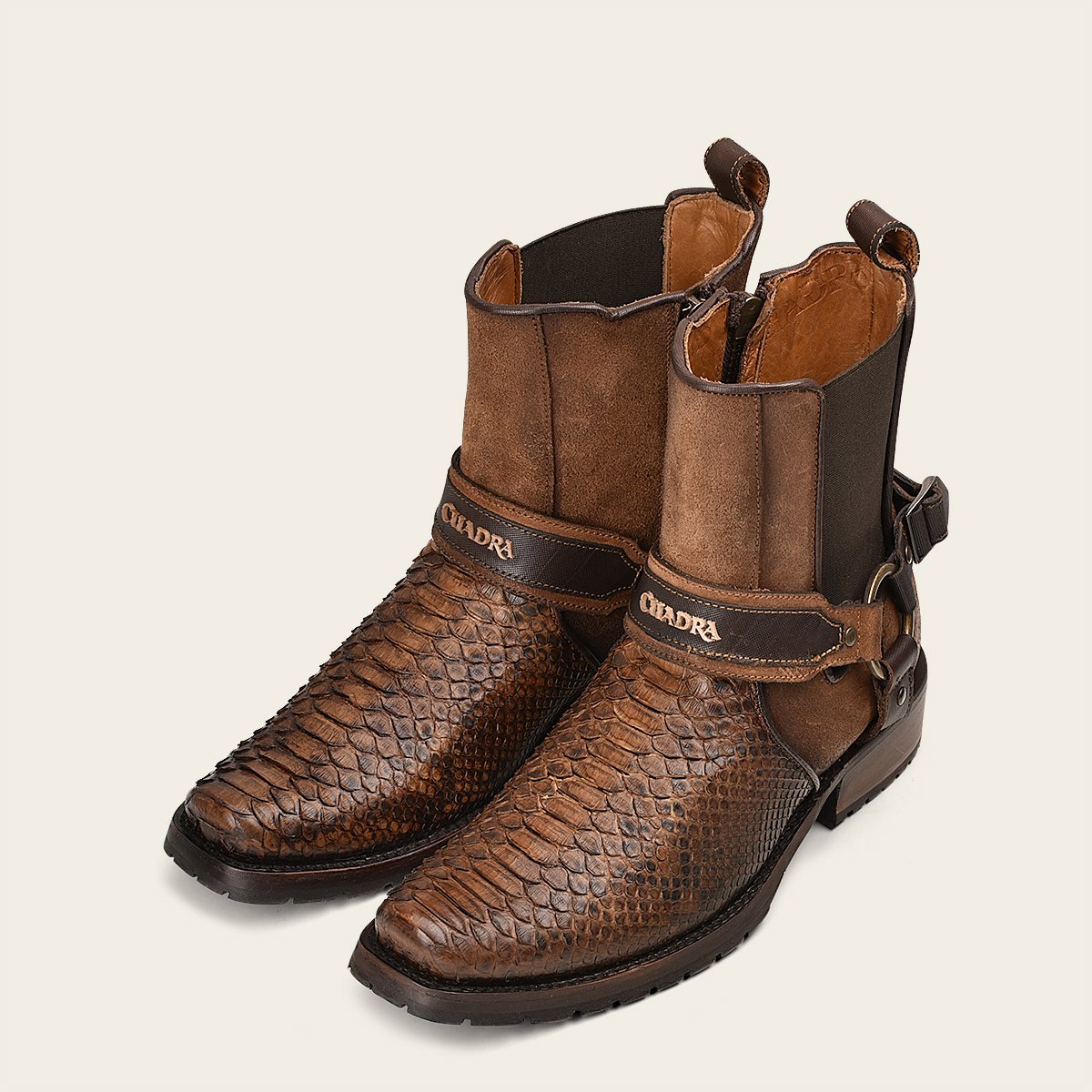 Botín urbano en piel de pitón .