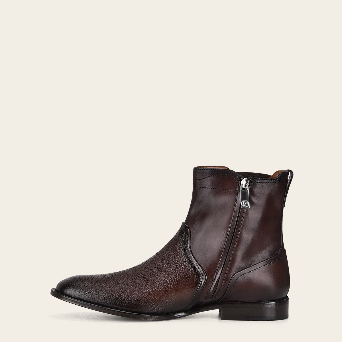 Botín de vestir en piel de venado.