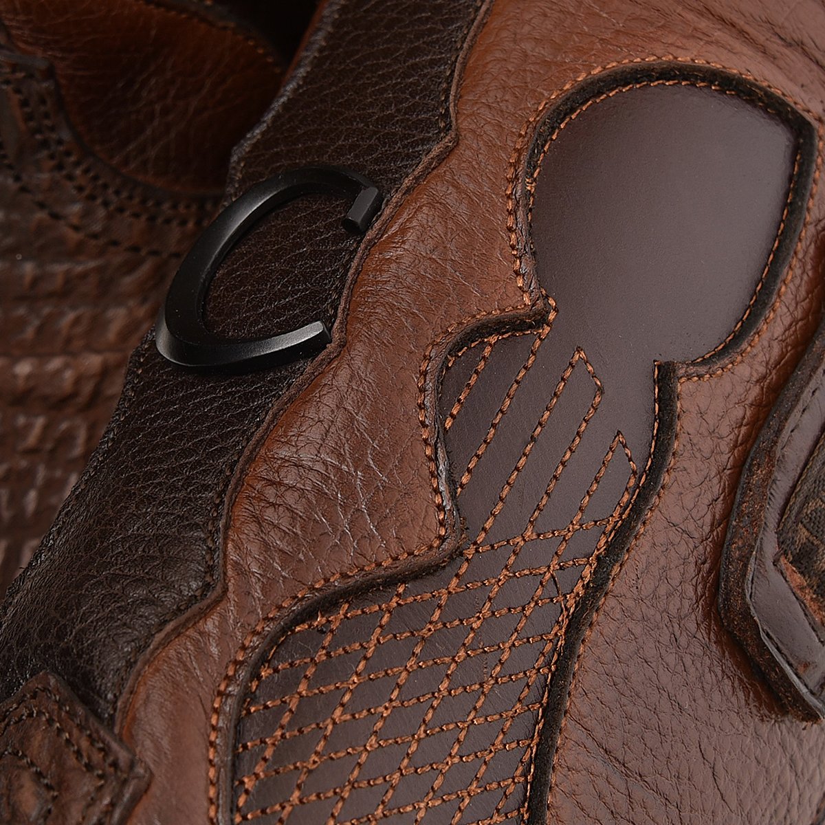 Bota en piel genuina de tiburón.