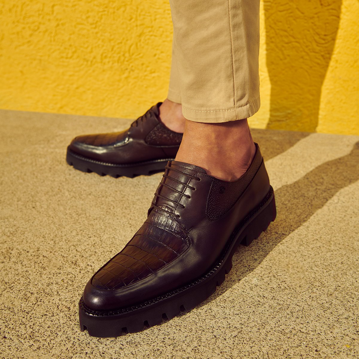 Zapatos de vestir en piel de caimán .