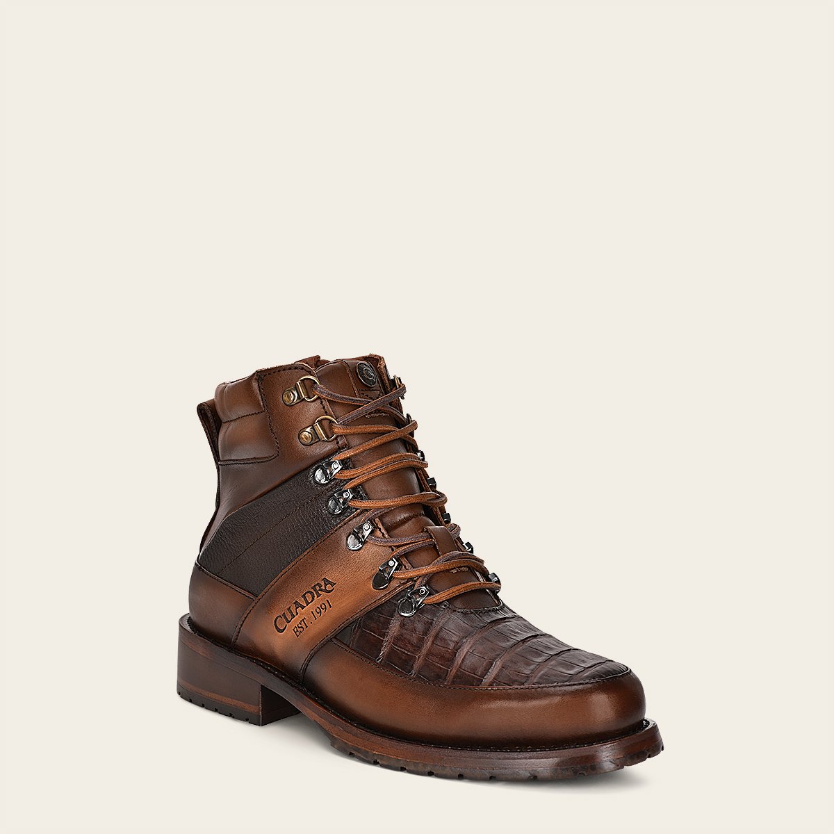 Botín urbano en piel genuina de fuscus.