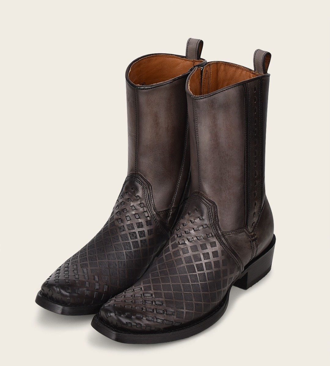 Bota de piel grabada