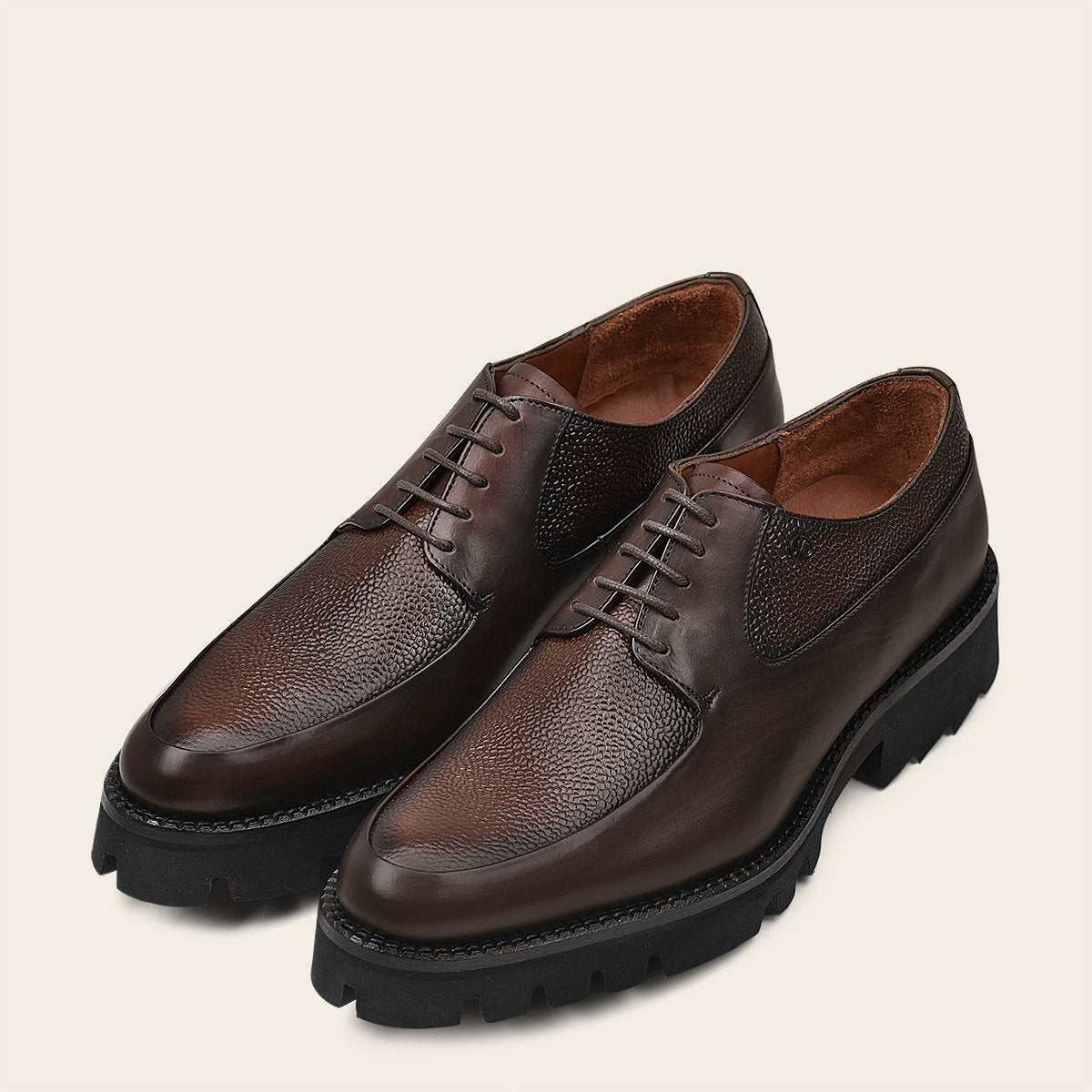 Zapato Derby de vestir en piel genuina.