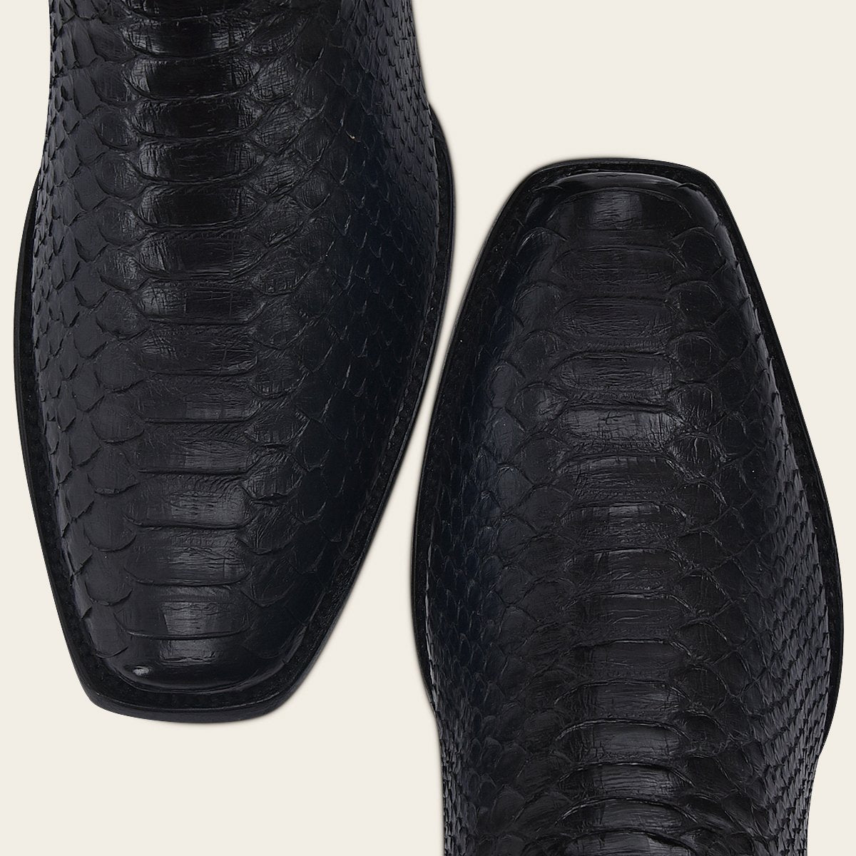 Bota vaquera en piel de pitón.