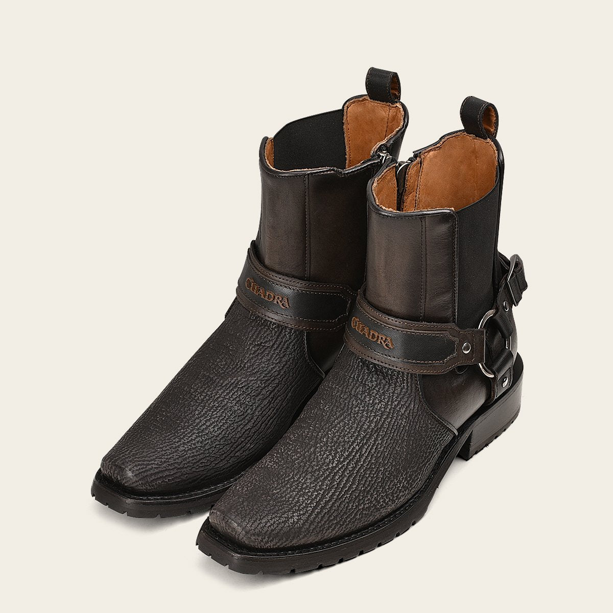 Botín en piel genuina de tiburón.