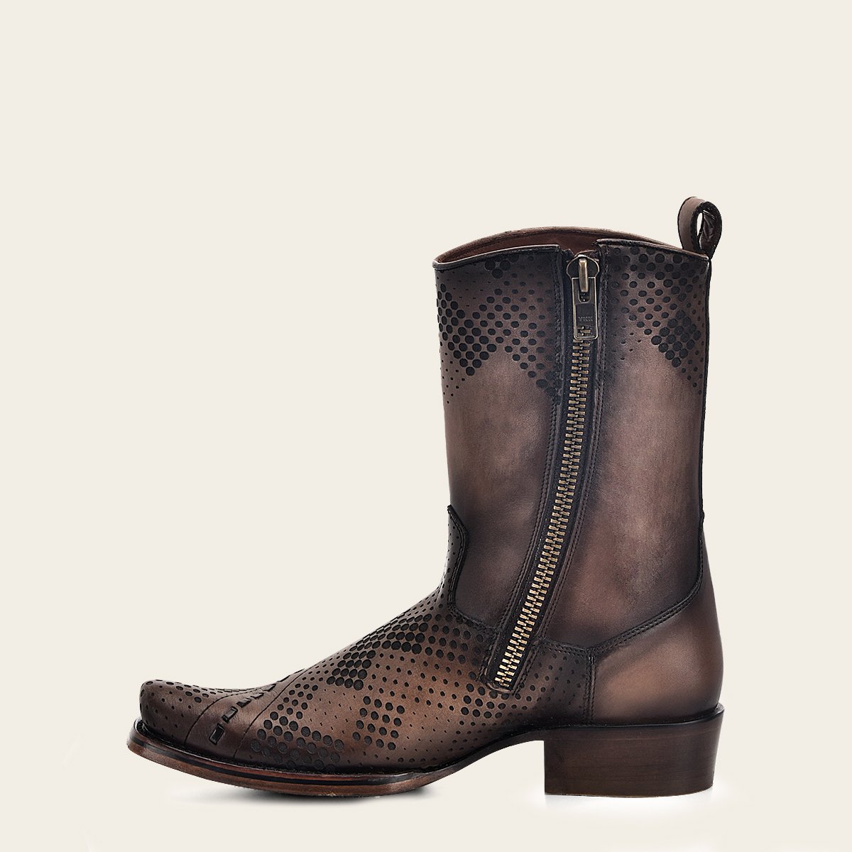 Bota para caballero en piel genuina.