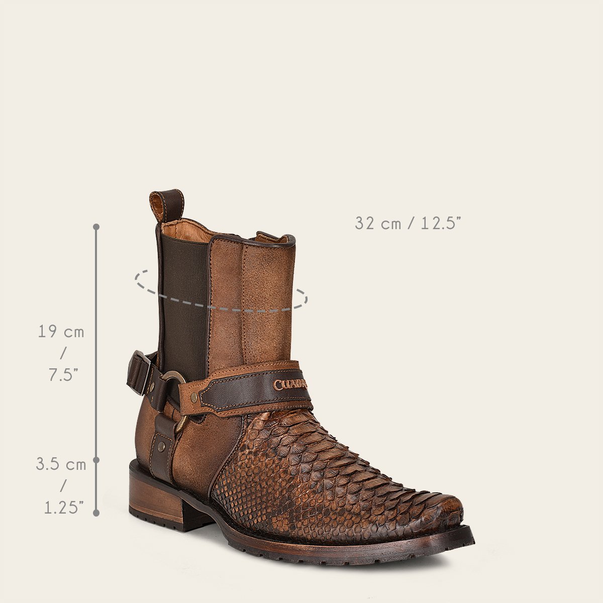 Botín urbano en piel de pitón .