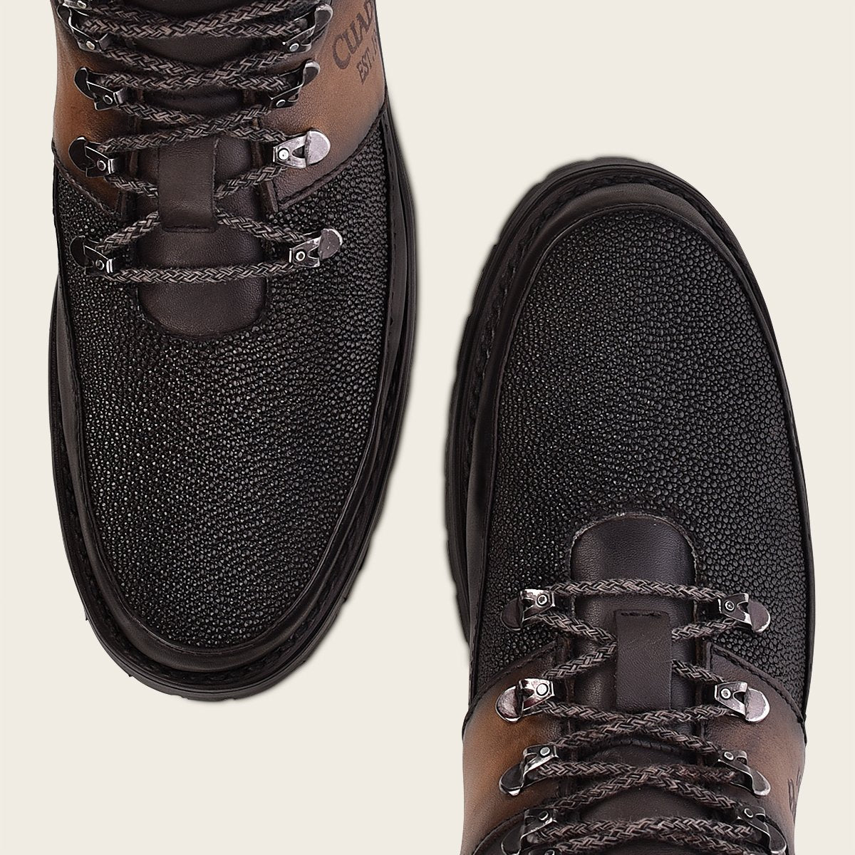 Botín urbano en piel genuina de mantarraya