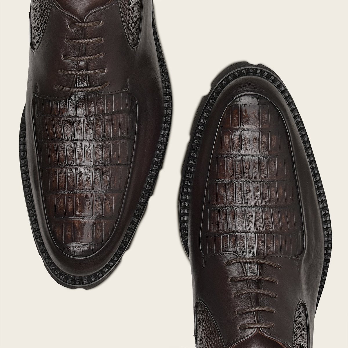 Zapatos de vestir en piel de caimán .