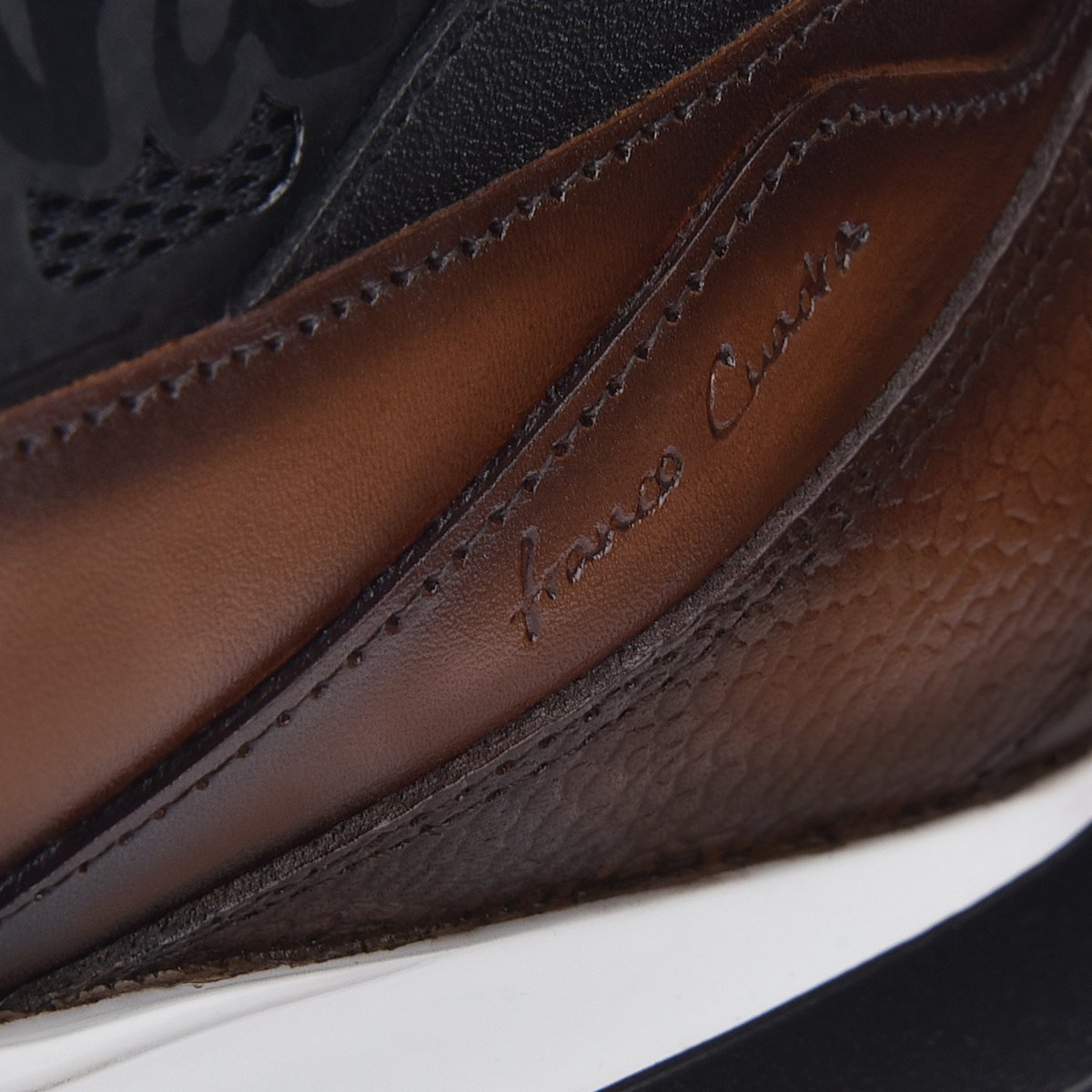 Sneakers para caballero en piel genuina .