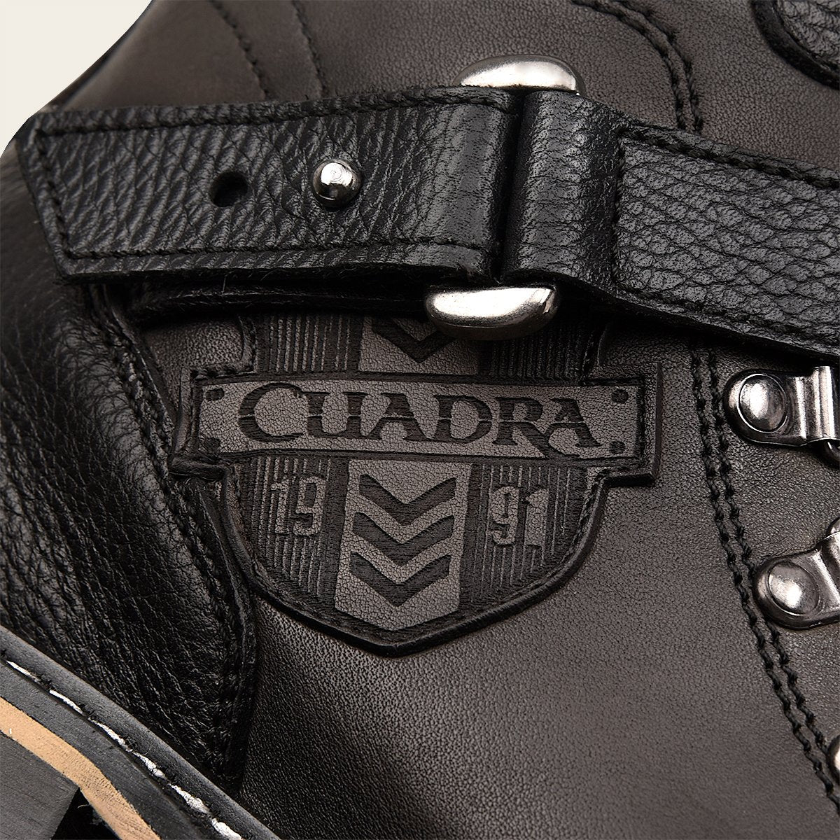 Botín urbano en piel de fuscus.