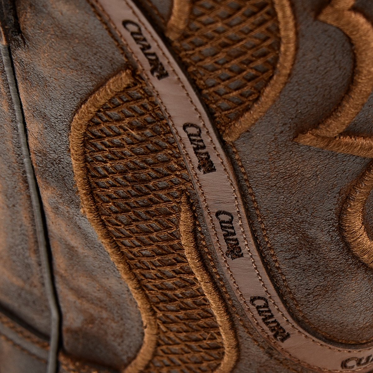 Bota rodeo en piel genuina.