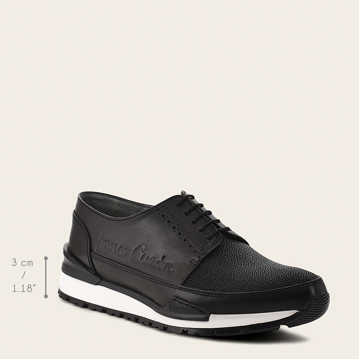 Sneakers con piel genuina de mantarraya.