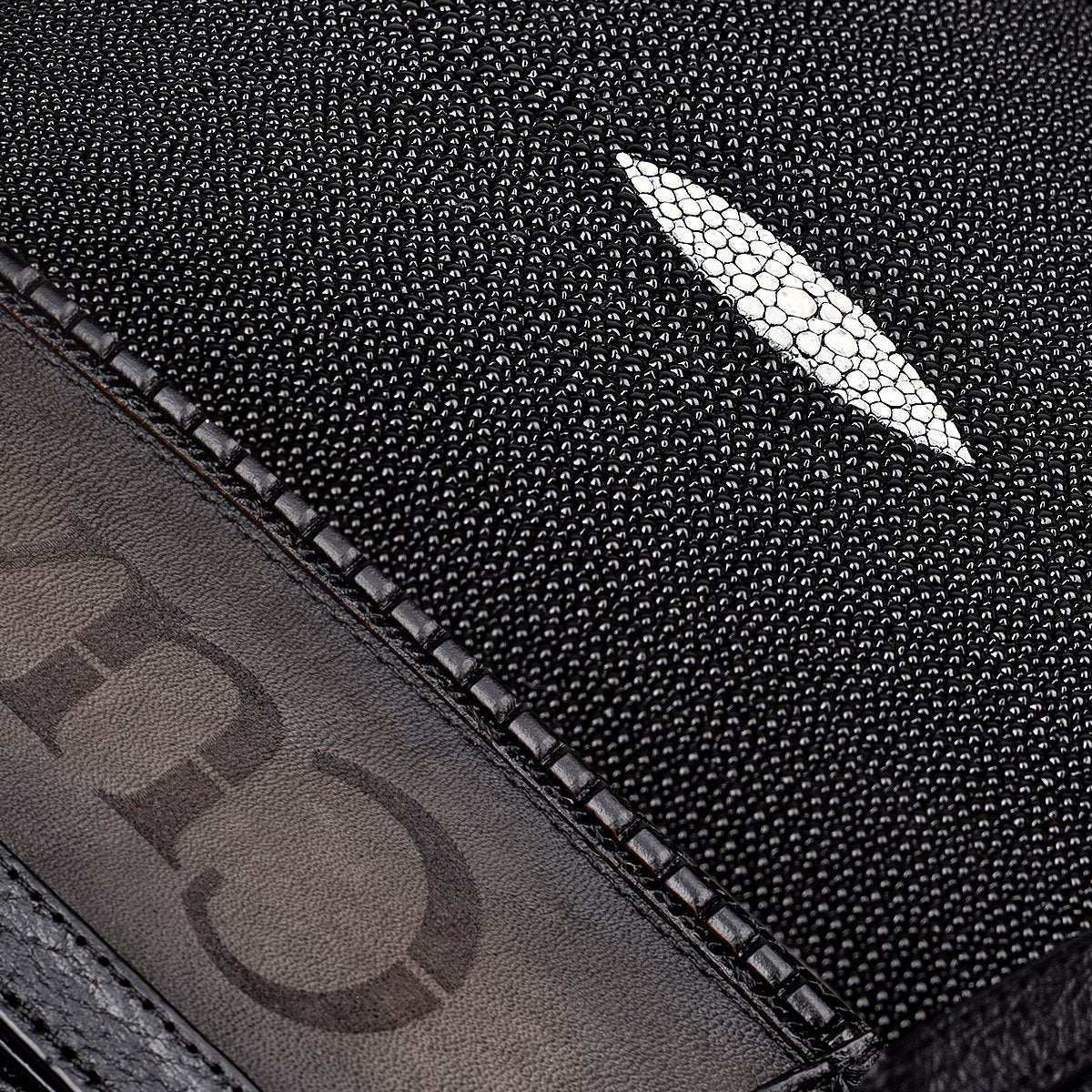 Bandolera en piel genuina de mantarraya