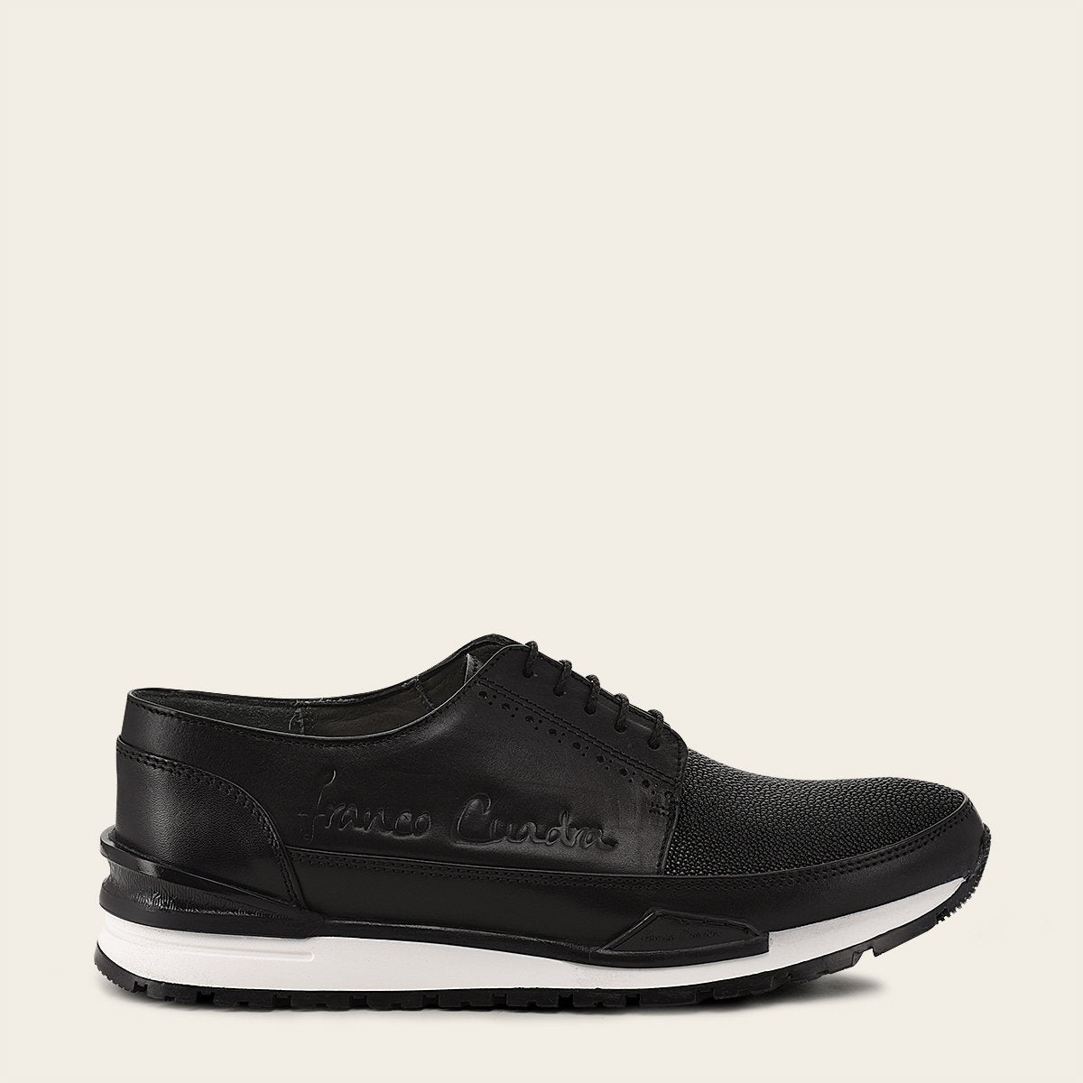 Sneakers con piel genuina de mantarraya.