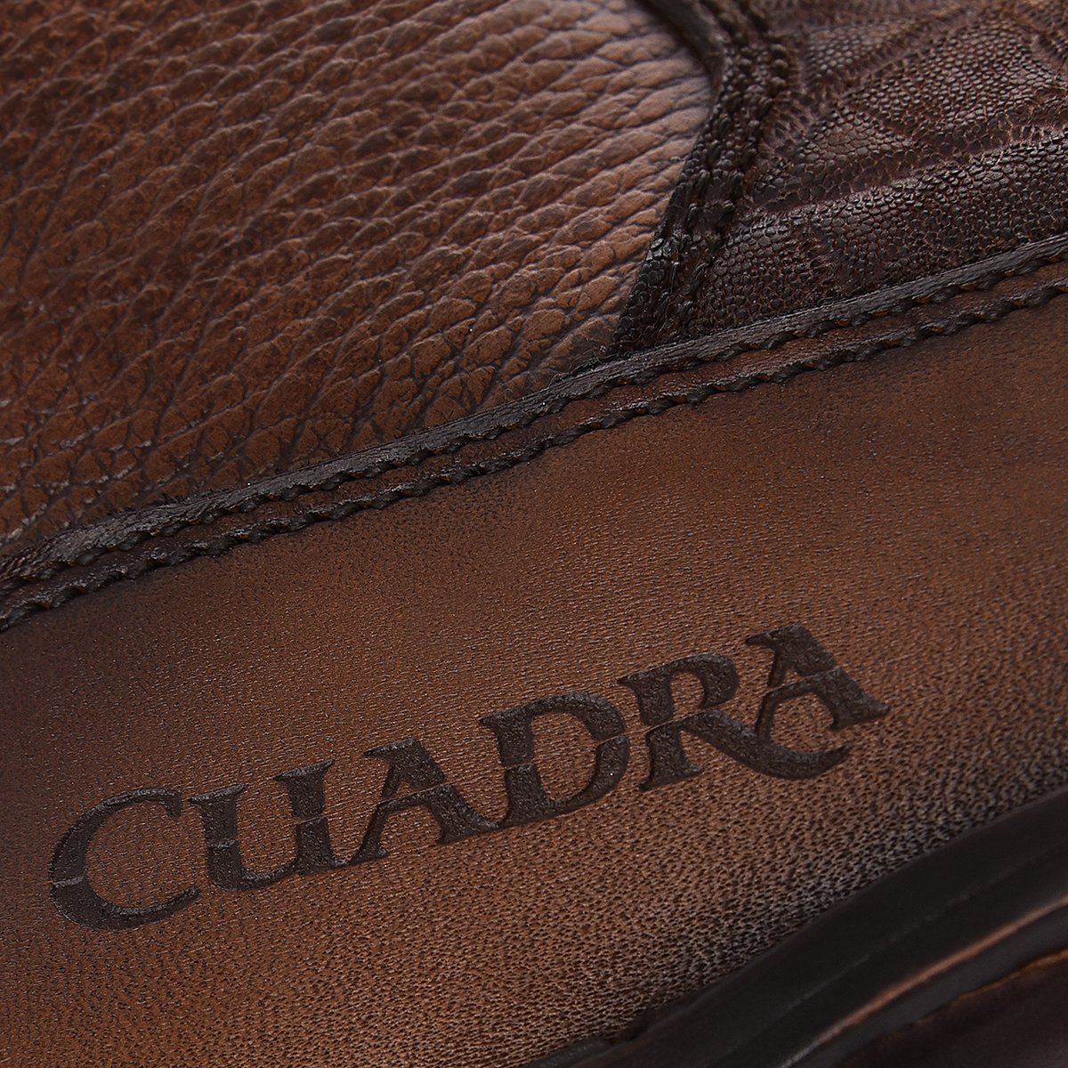 Botín en piel genuina de elefante.