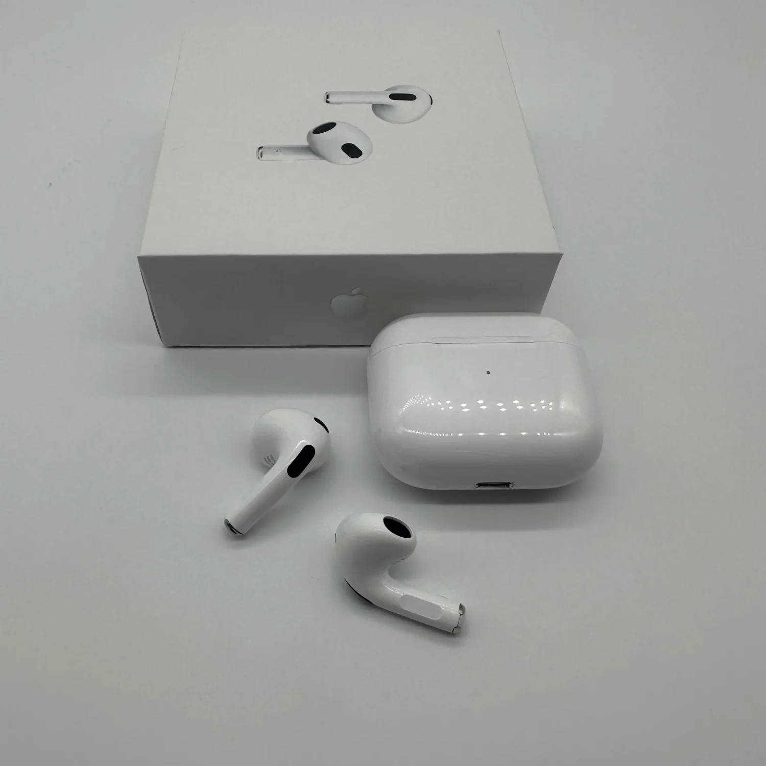 Apple AirPods 3 with MagSafe Charging Case