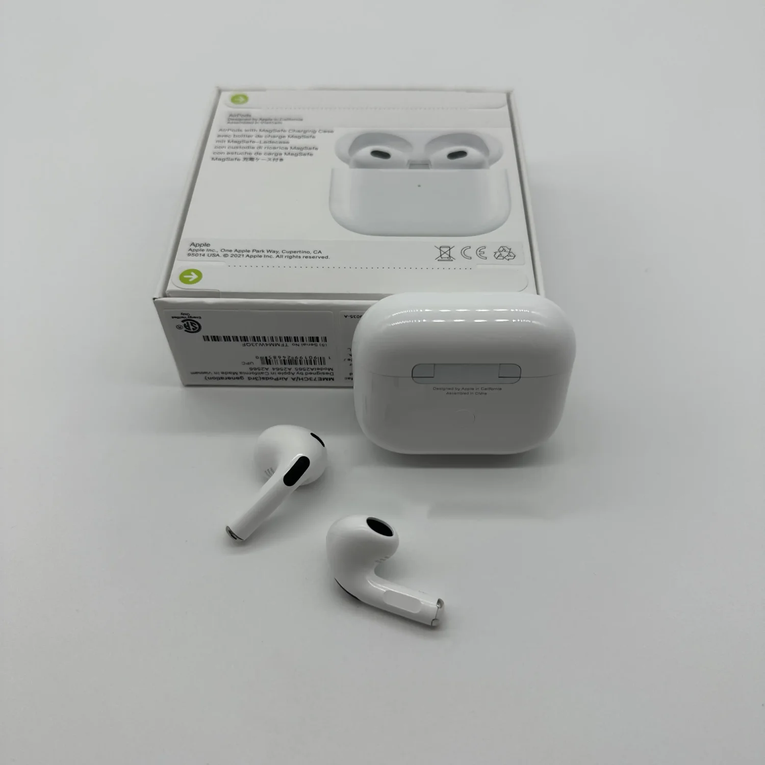 Apple AirPods 3 with MagSafe Charging Case
