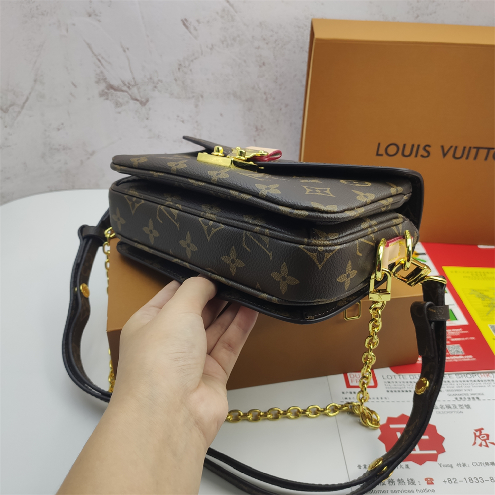 LV Pochette Metis East West