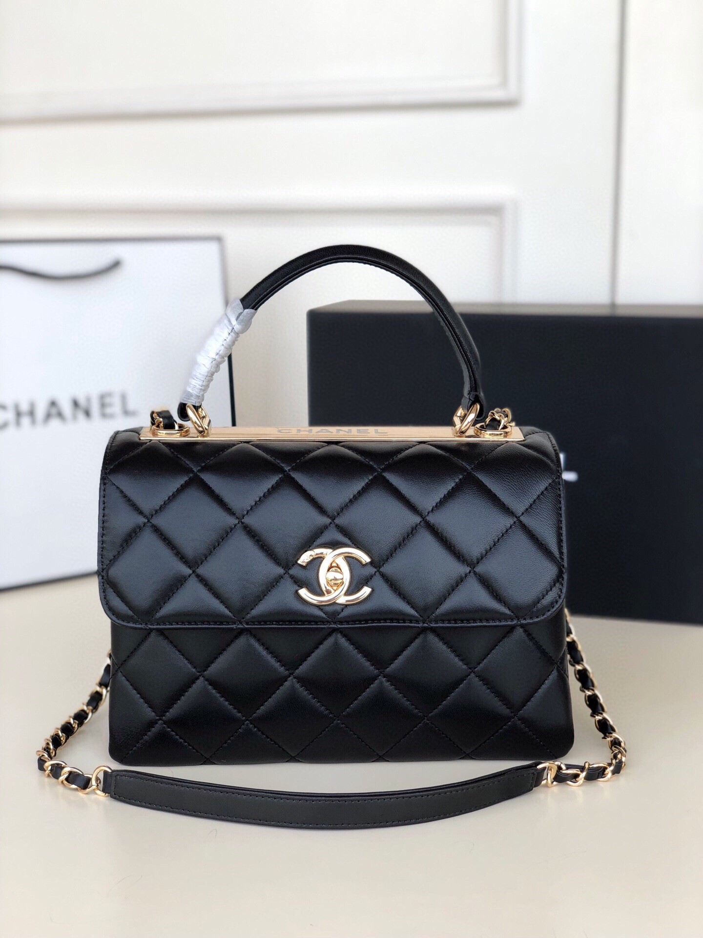 Top version High-quality Chanel chain crossbody bag