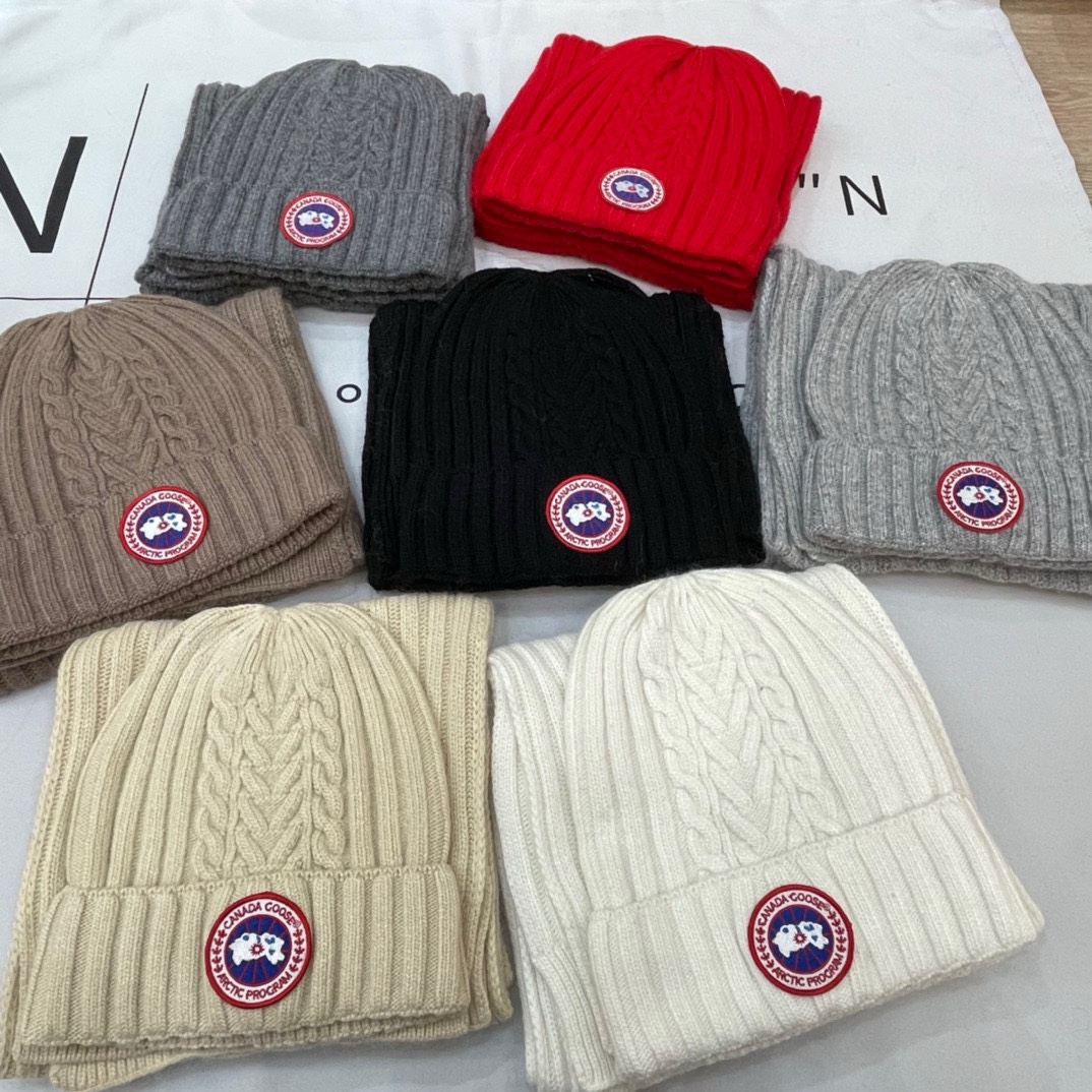 Canada Goose Hat+Scarf set Cashmere material