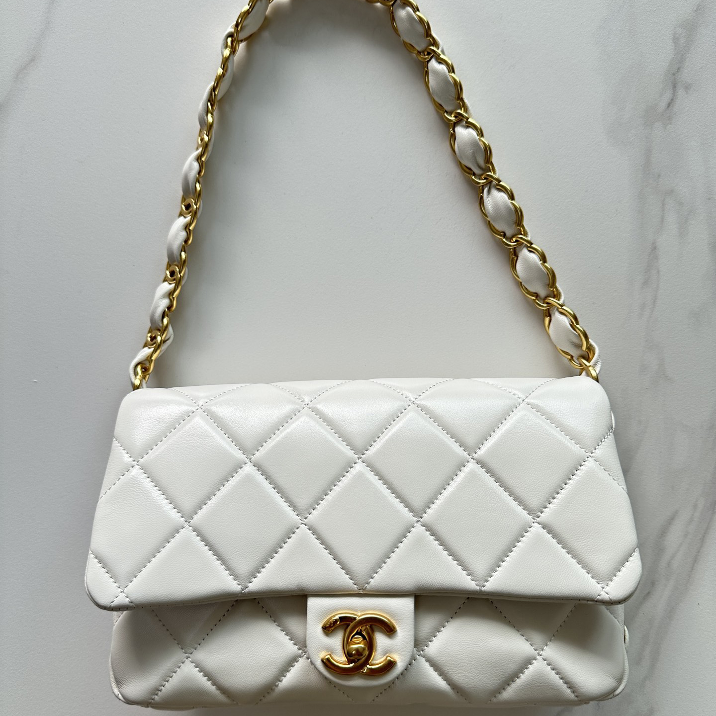 Top version Chanel Sheepskin original chain shoulder bag