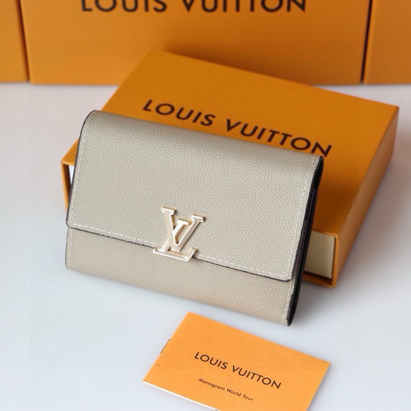 LV Taurillon Capucines wallet