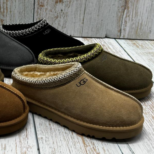 UGG Snow boots with edges