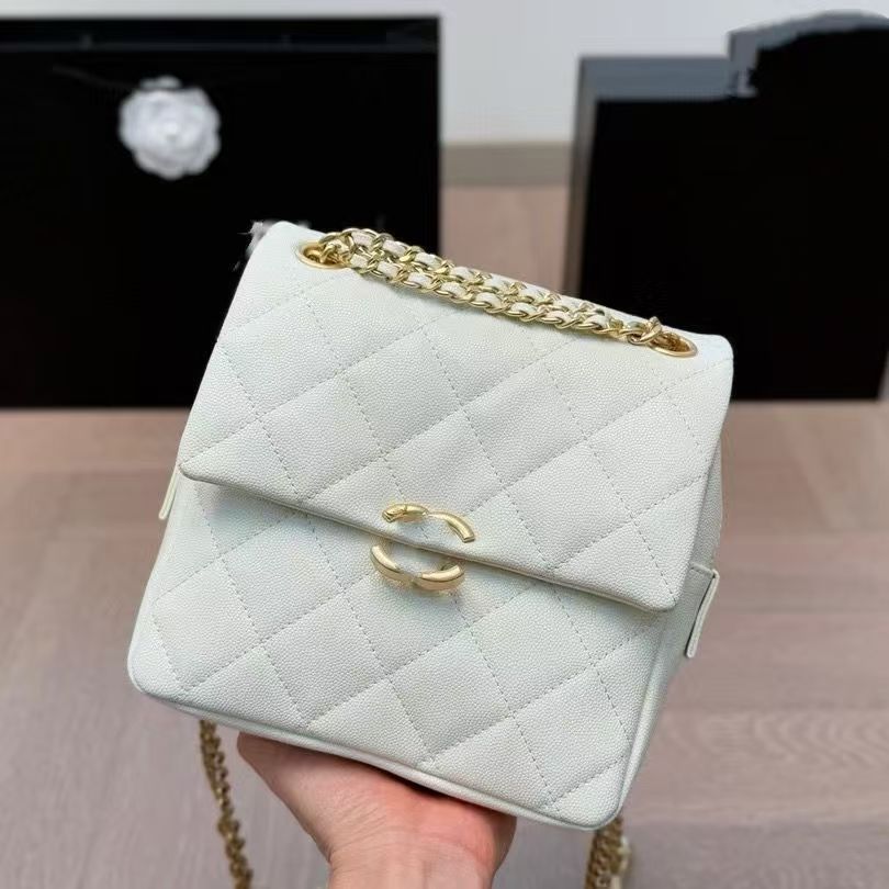 Chanel chain crossbody bag