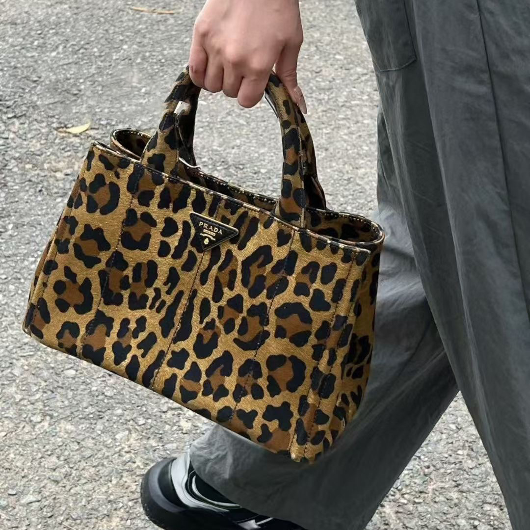 Top version Prada leopard print handbag