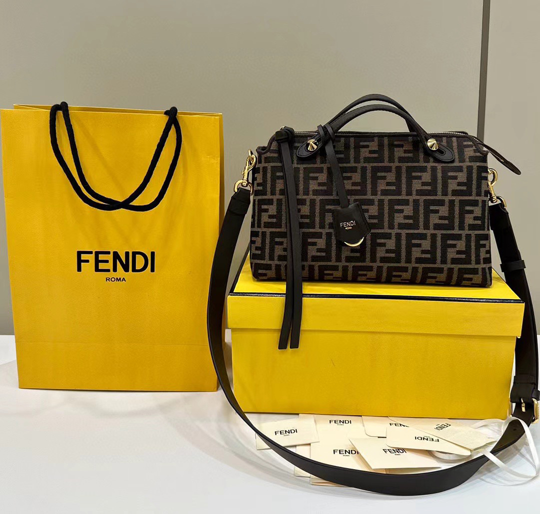 Fendi handbag Classic floral fabric cowhide crossbody bag