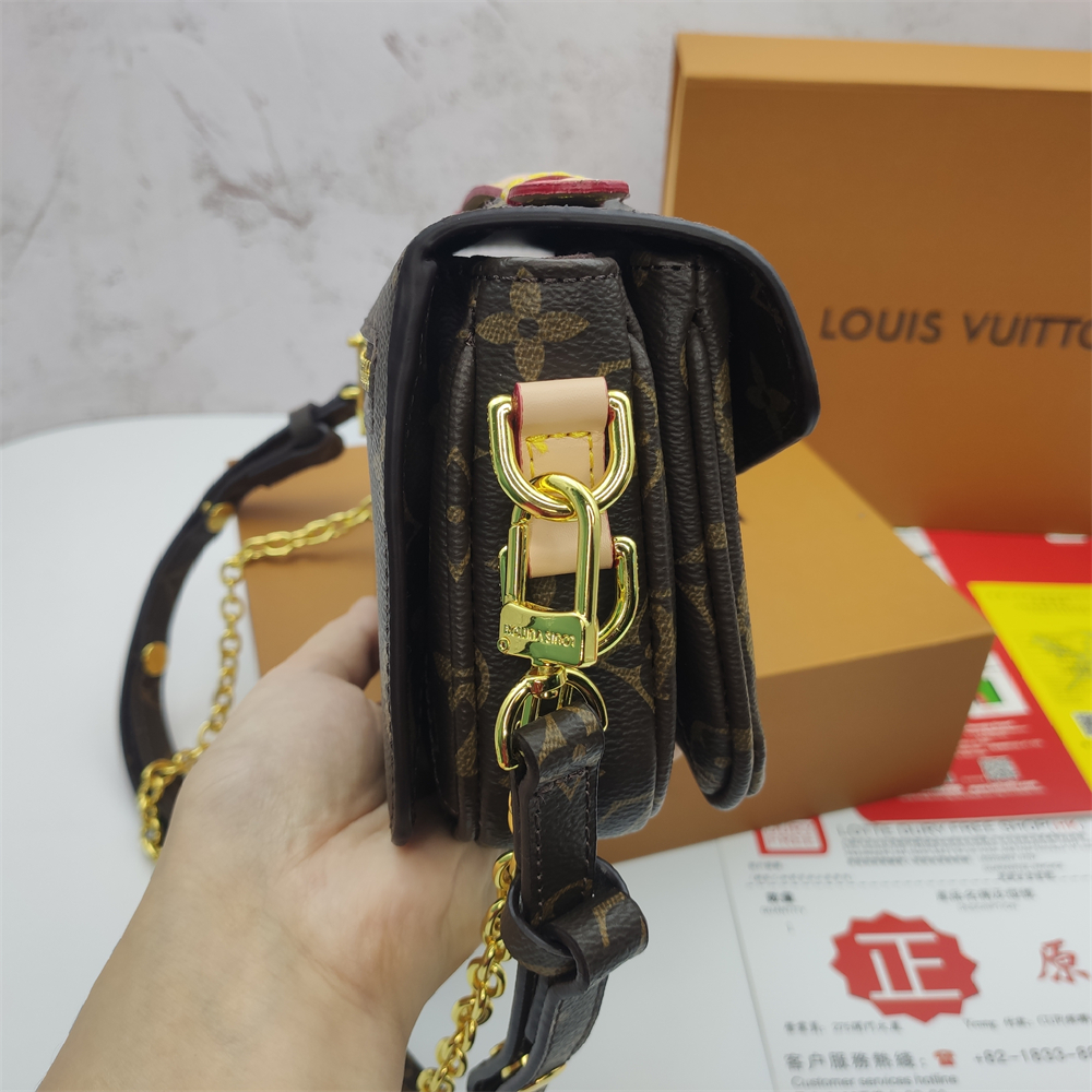 LV Pochette Metis East West