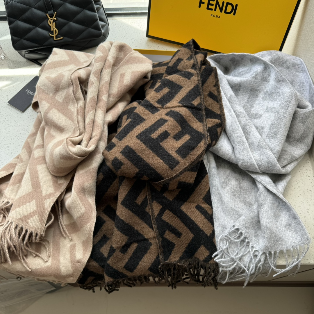 Fendi scarf 100% cashmere