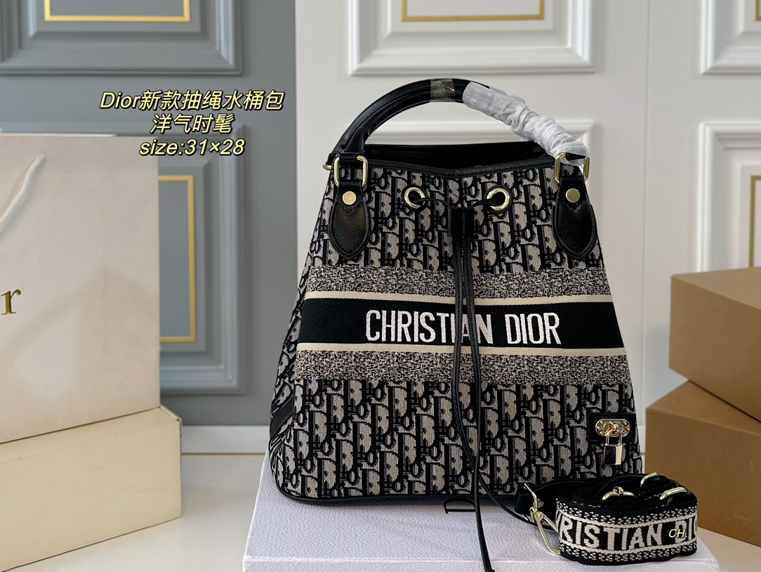 Medium C'est Dior Bag