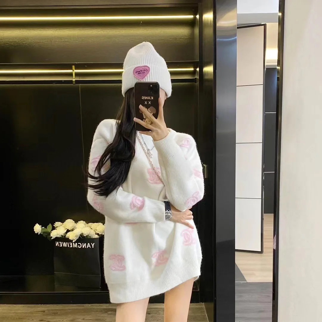 Chanel round neck knitted pullover sweater