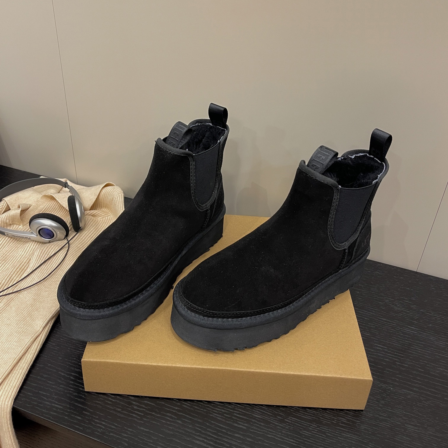 UGG Chelsea 3cm Thick soled snow boots