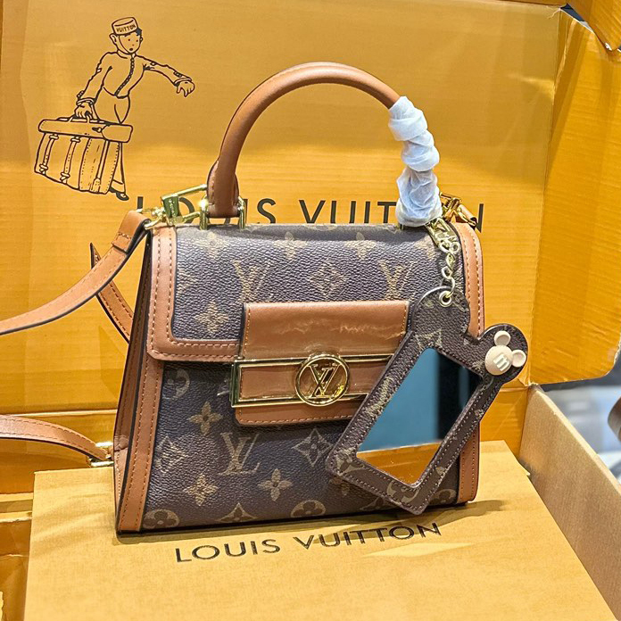 LV Dauphine Pochette Metis bag