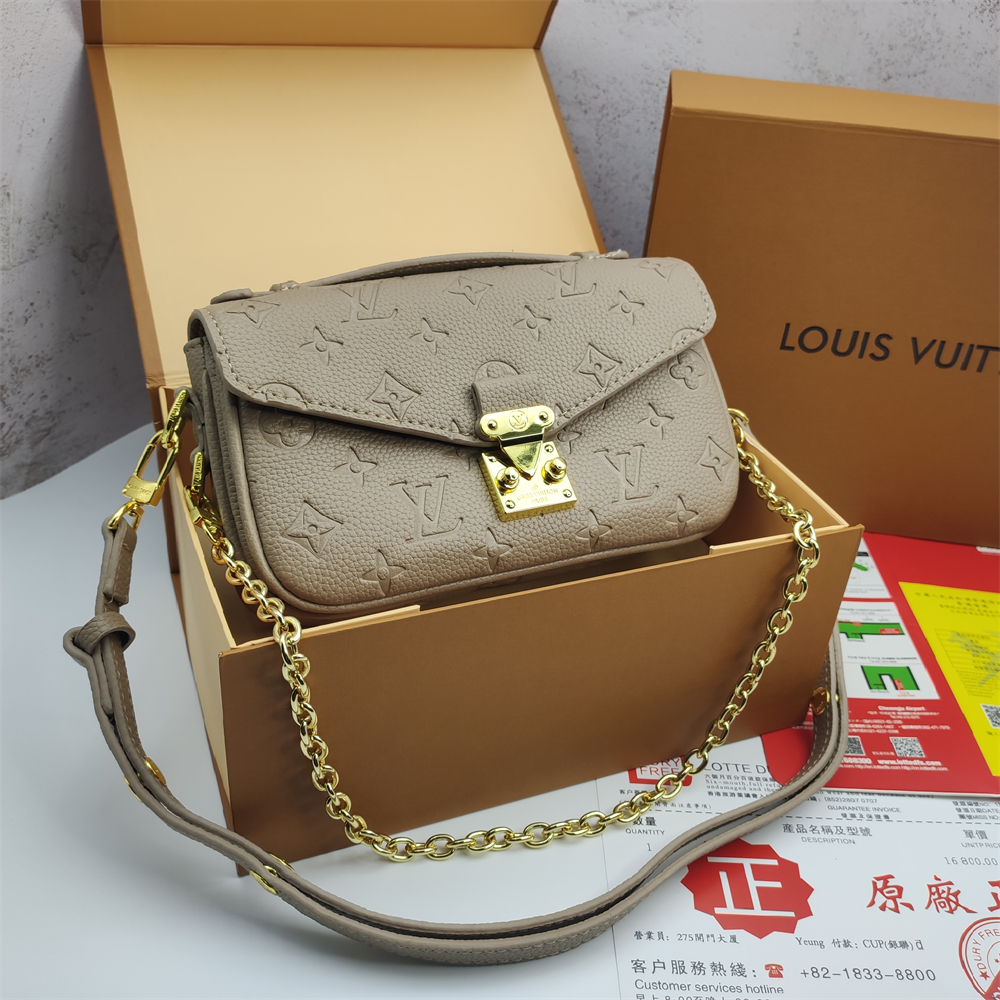 LV Pochette Metis East West