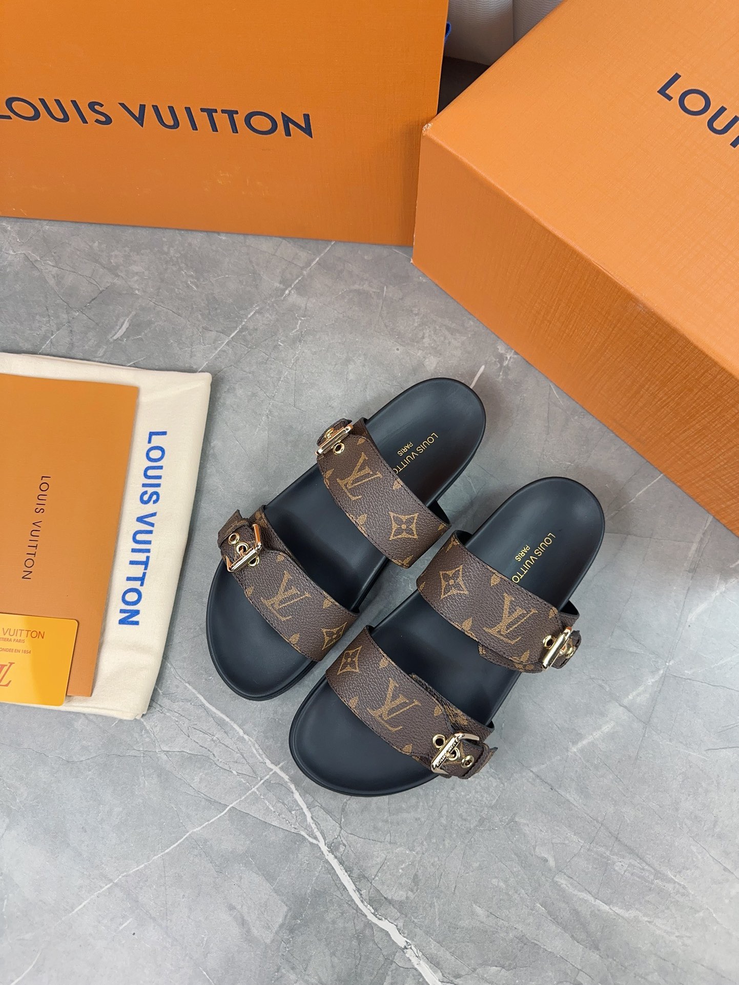 Louis Vuitton's new spring and summer slippers are versatile and simple