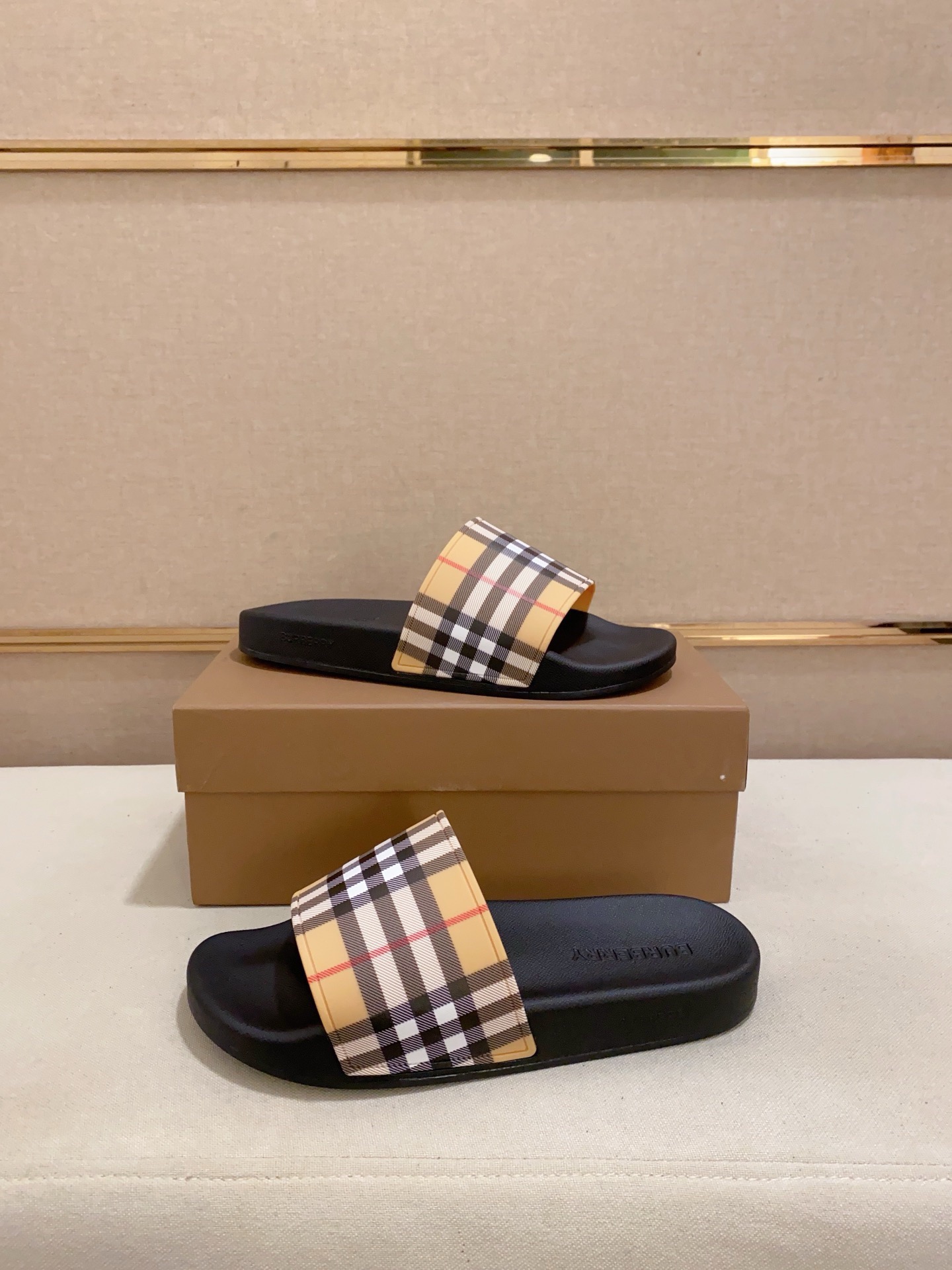Burberry slippers