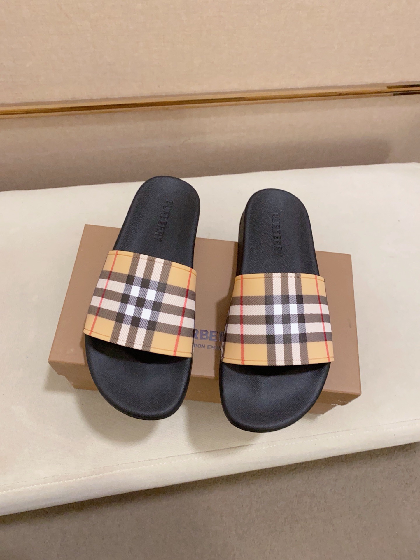 Burberry slippers