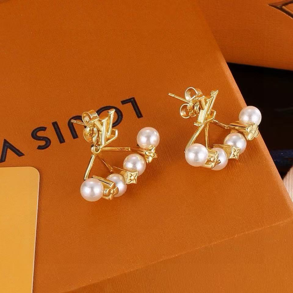 LV letter flower stud earrings