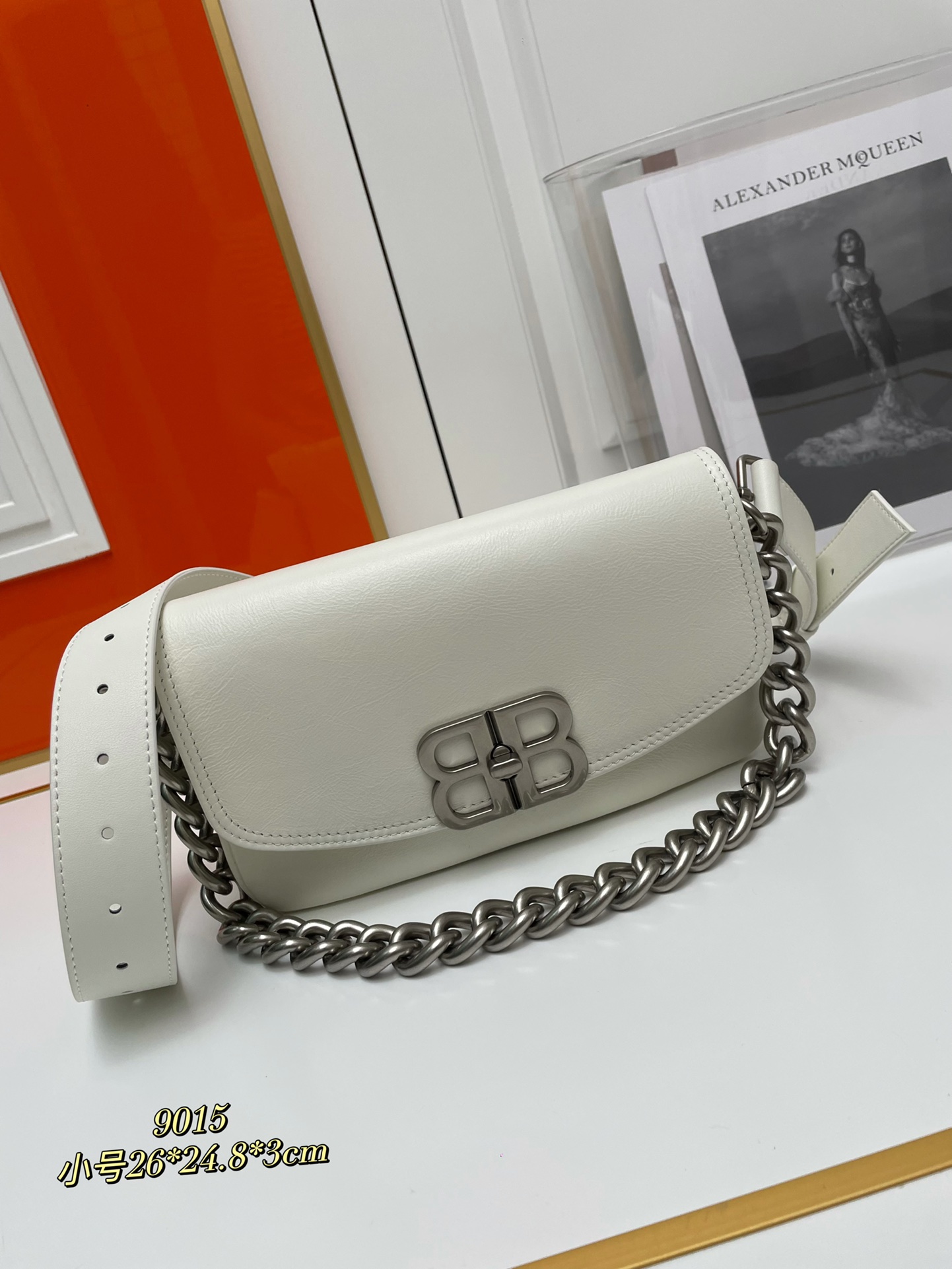 Balenciga New 23Fall BB Soft chain shoulder bag