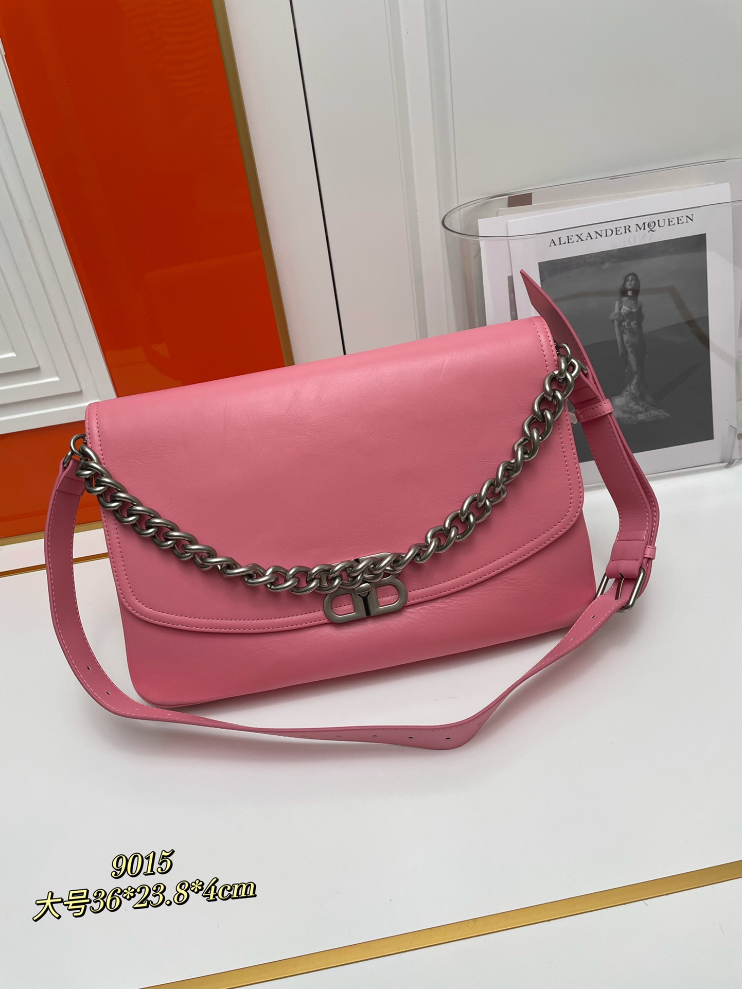 Balenciga New 23Fall BB Soft chain shoulder bag