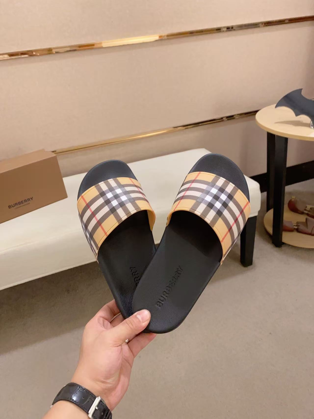 Burberry Men's Slippers