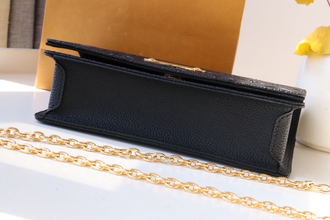 Top version LV woc LiLy Woc Monogram chain bag