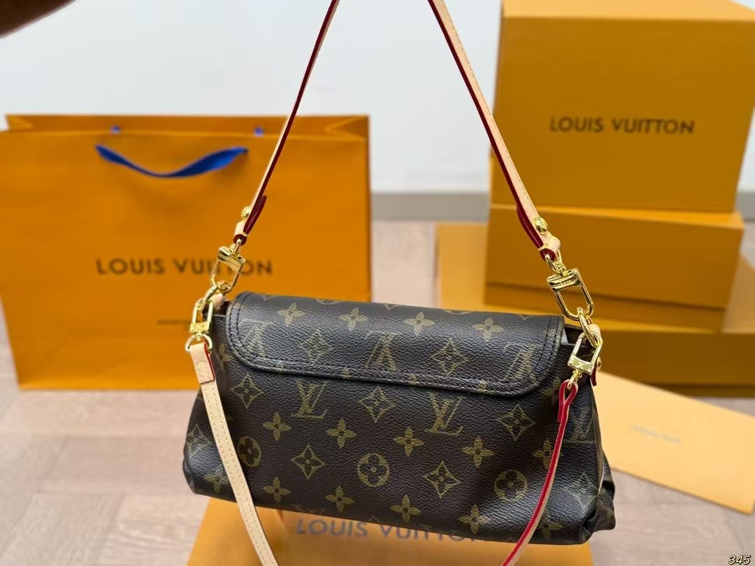 LV Speedy handbag